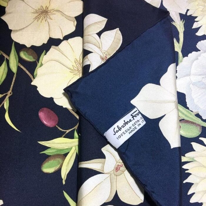 FERRAGAMO-NAVY-FLORAL-3